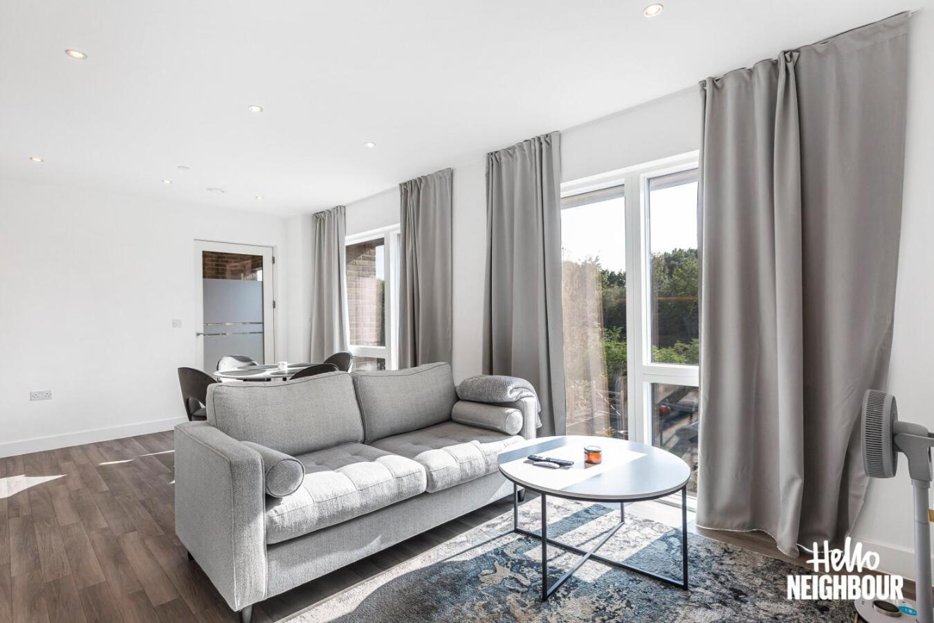 Modern 1 Bedroom Apartment With Parking In Colindale, London إدجوير المظهر الخارجي الصورة