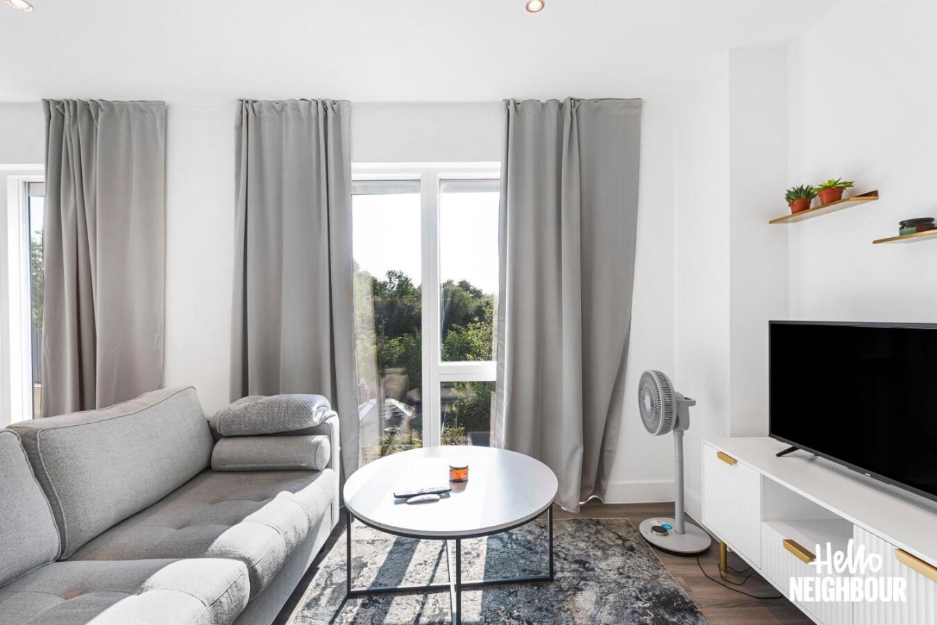 Modern 1 Bedroom Apartment With Parking In Colindale, London إدجوير المظهر الخارجي الصورة