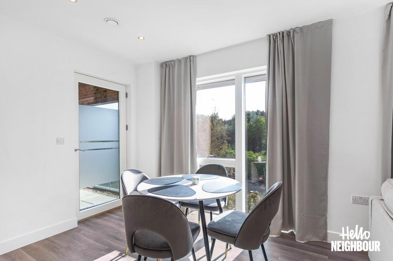 Modern 1 Bedroom Apartment With Parking In Colindale, London إدجوير المظهر الخارجي الصورة